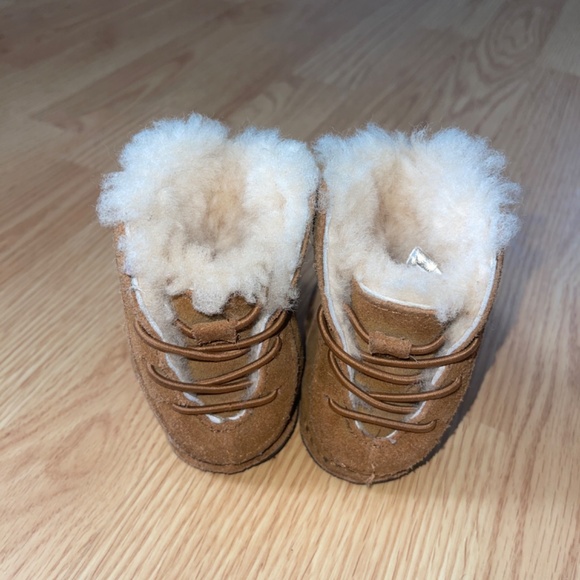 Toddler Ugg Faux Fur Lined Tan / Light Brown Boots Size Small - Picture 5 of 9